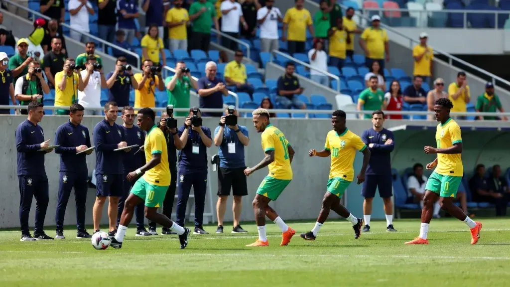 Neymar Returns to Brazil Training but Struggles to Convince Watching Observers